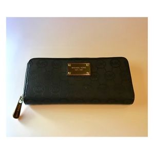 Michael Kors Jet Set logo zip-around Wallet